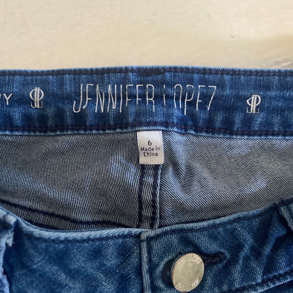 Jennifer Lopez Dark Blue Skinny Jeans - Picture 2 of 6